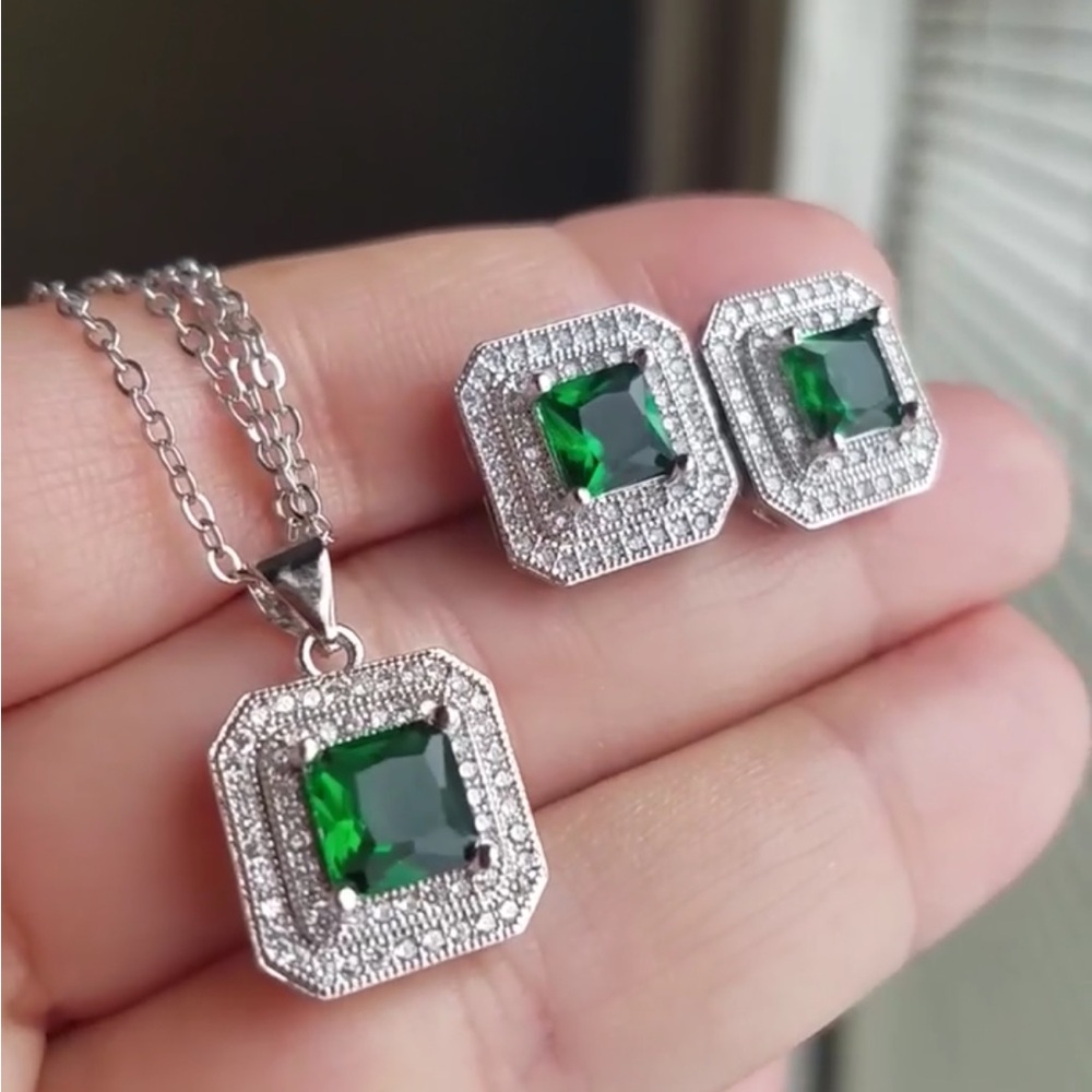 Swarovski Elements 925 Sterling Silver Emerald Green Necklace & Earrings SET NEW